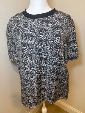 Theory Black and White Floral Short Sleeve Tee